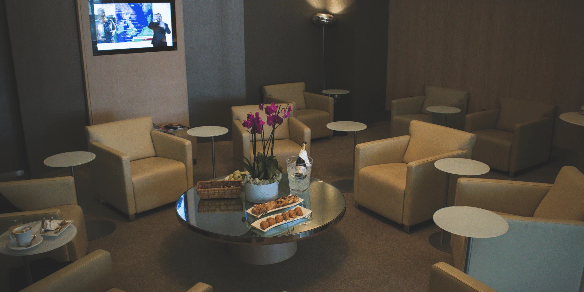 Credit-cards-with-lounge-access-panorama-30eb5e0e00e33d08bccfc3e34fd5f0b8-tfk0ja67e9xi